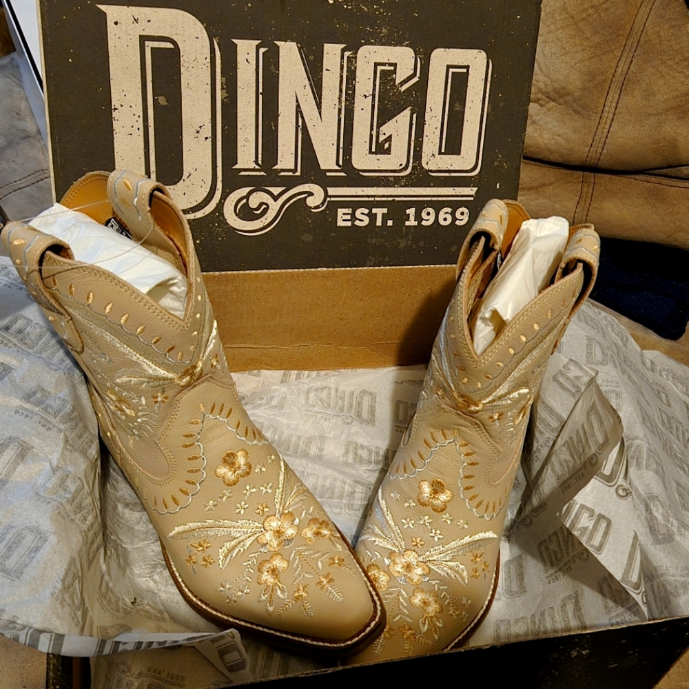 Women's Dingo 1969 Primrose Western Booties in Sand